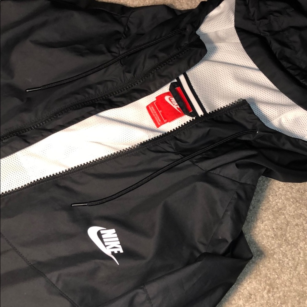 Nike Windbreaker - Picture 2 of 3